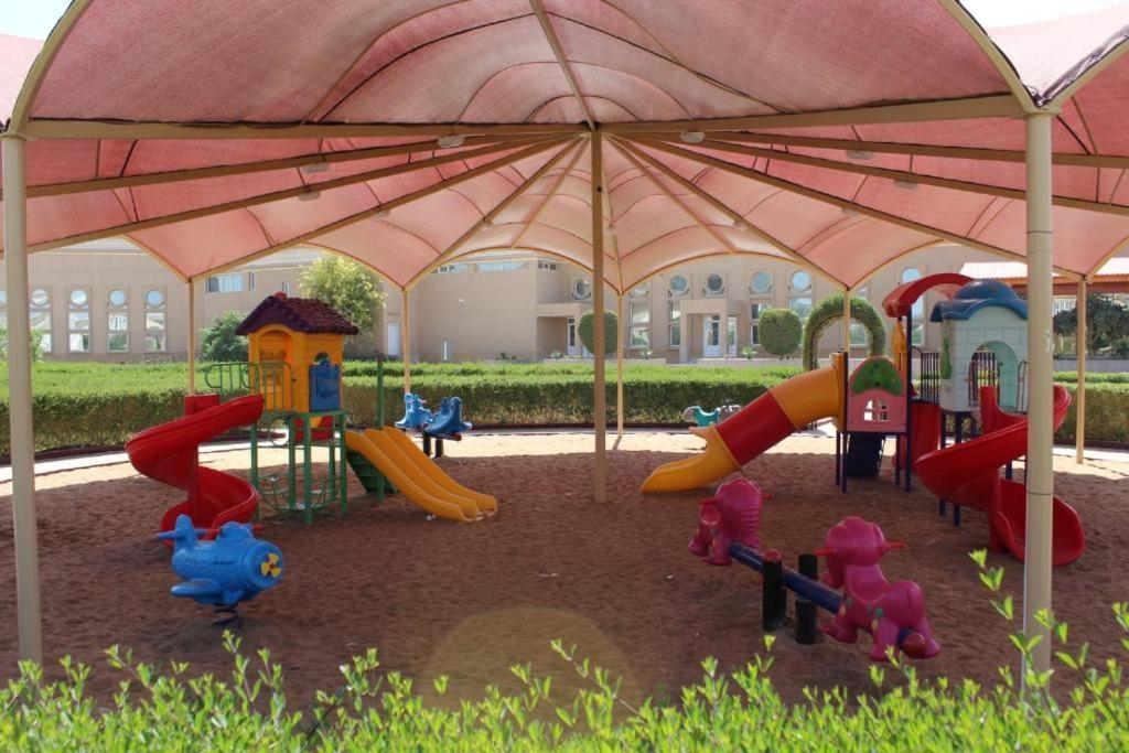 Al Salam Grand Hotel Al Buraimi Exterior photo