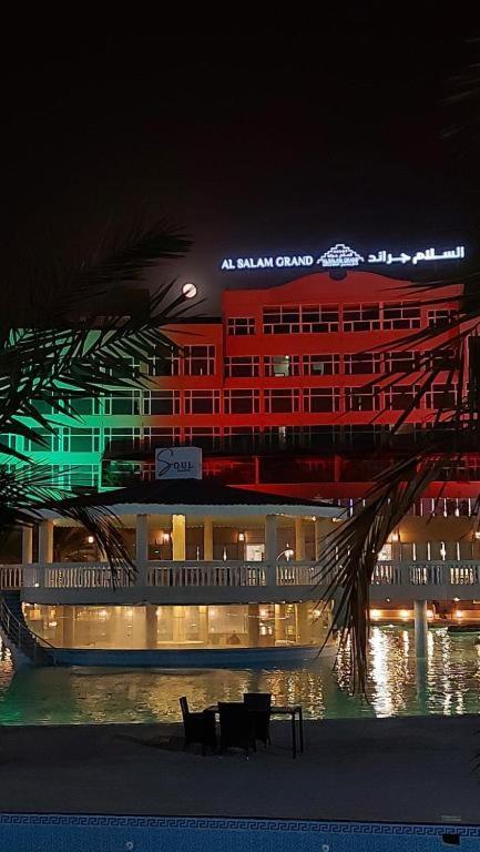 Al Salam Grand Hotel Al Buraimi Exterior photo